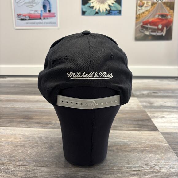 Mitchell & Ness Cleveland Cavs Cavaliers Black OS Iridescent Crackled Cap Hat - Picture 3 of 9